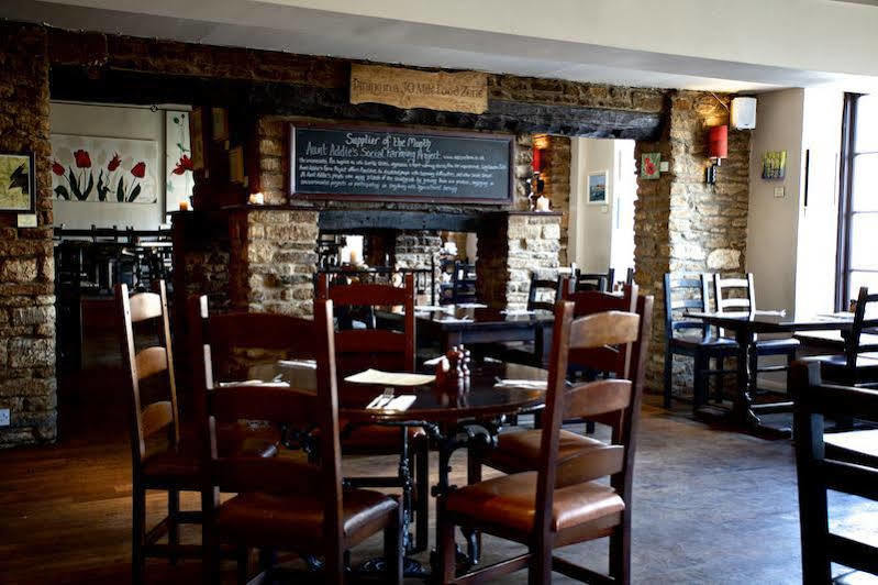 Priory Inn Tetbury Exteriér fotografie